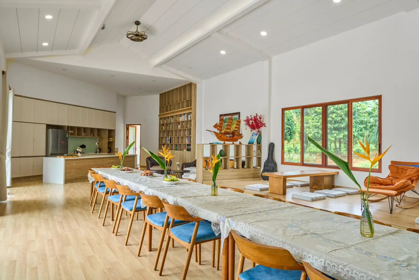 The spacious dining area overlooking the garden at Soojin Resort
